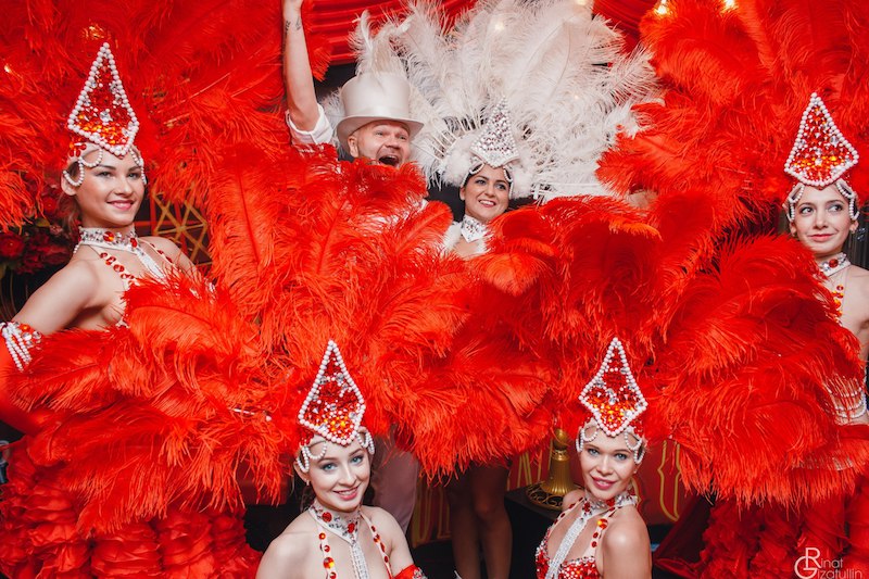 MOULIN ROUGE